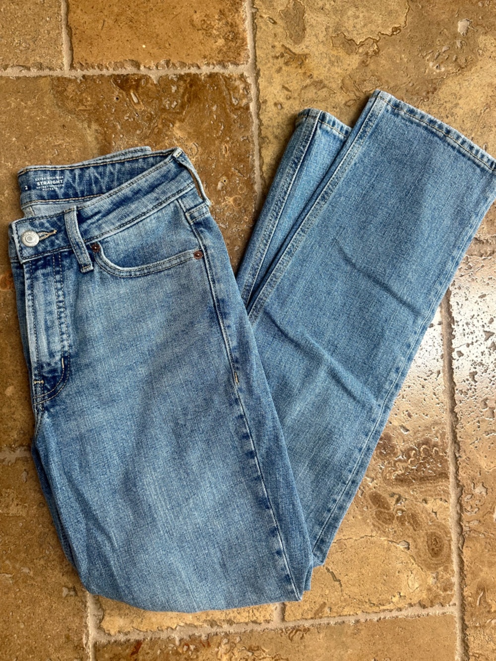 NWOT Old Navy Extra High Tide Straight Jeans - Size 2